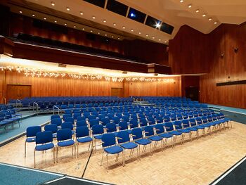Stadthalle Otto-Fuchs-Saal 2.jpg