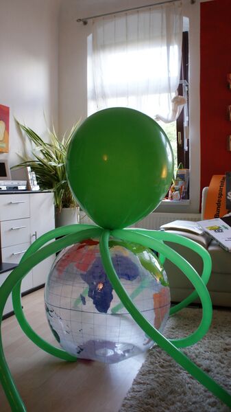 Datei:ACTA Krake basteln6.jpg