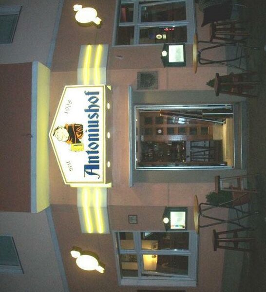 Datei:Antoniushof Nacht 2.JPG