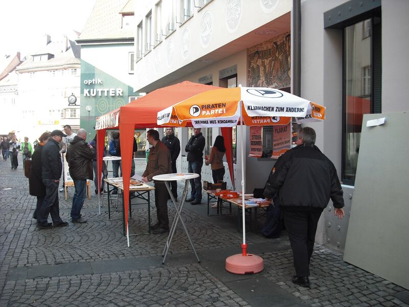 Datei:Infostand Kaufbeuren 03 12-100.jpg