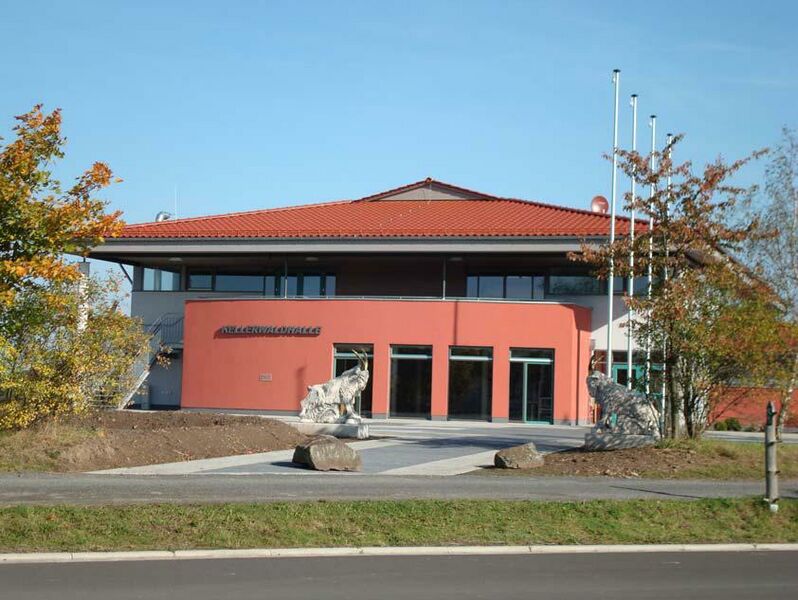 Datei:Frankenau Kellerwaldhalle.JPG