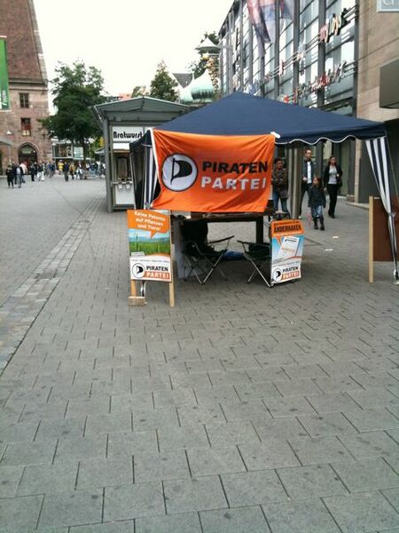Datei:Piratenpartei-stand-nuernberg-050909.jpg