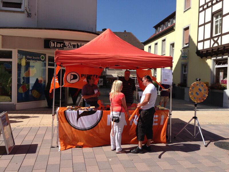 Datei:Zweibrücken Infostand 17082013.jpg
