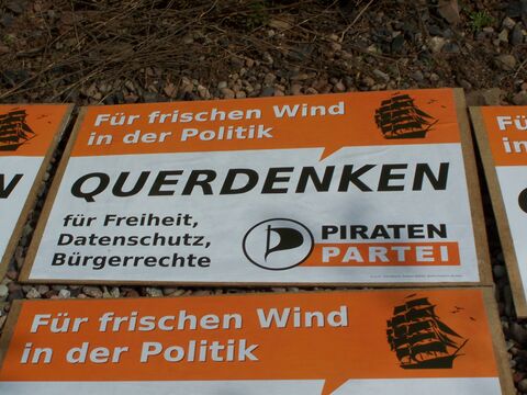 Hünfeld 20090822 Plakate kleistern 005.JPG