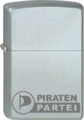 Zippo-Entwurf Logo unten auf chrom, gebürstet (Fake).png