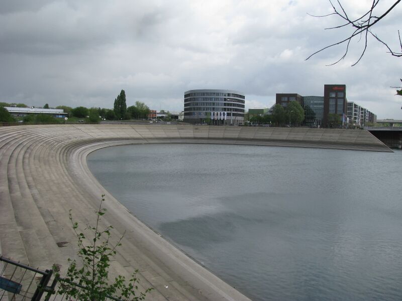 Datei:Empty Stairs3.jpeg