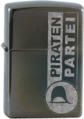 Zippo-Entwurf Logo unten auf schwarz (Fake).png