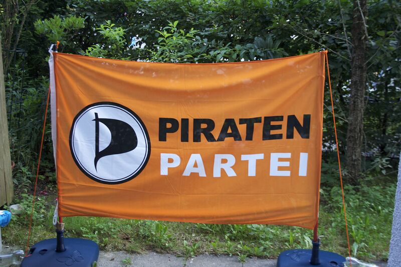 Datei:Piratenflagge outside.jpg