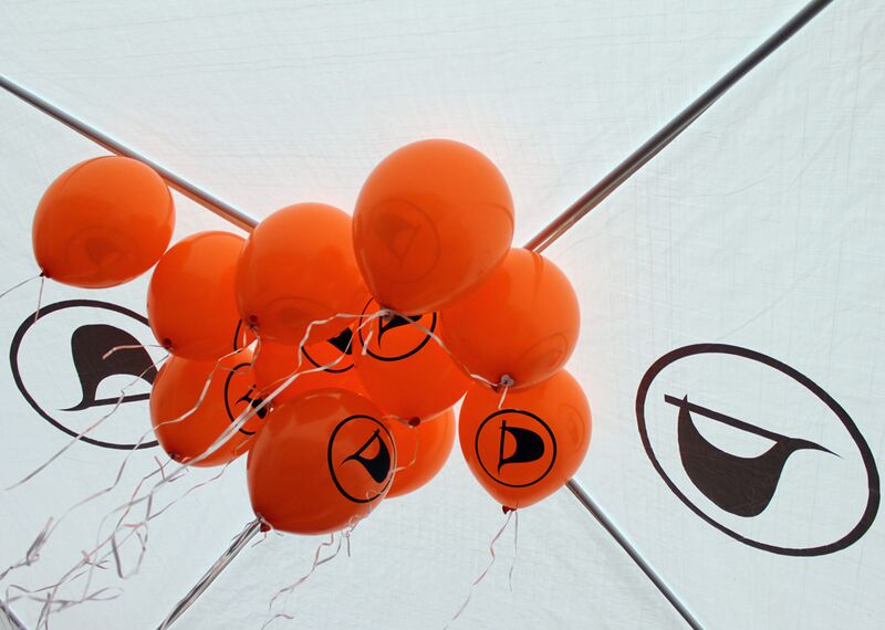 Datei:Luftballons Pavillon.jpg