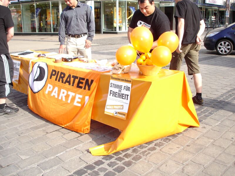Datei:Datei-Infostand due 22.08.09 5.JPG