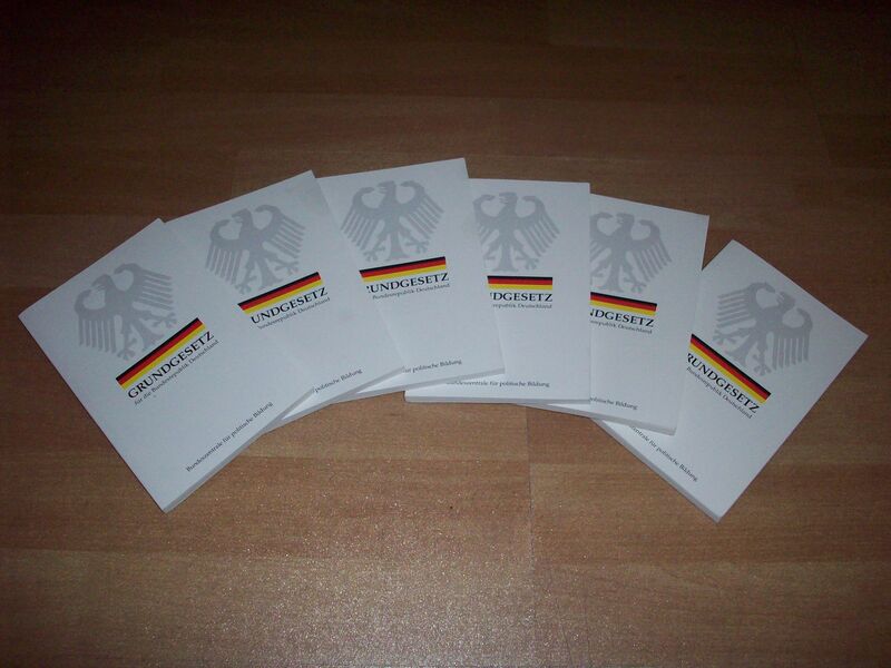 Datei:Grundgesetze.jpg